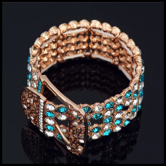 🎁 Swarovski Crystals Blue Buckle Bracelet - Picture 4 of 5